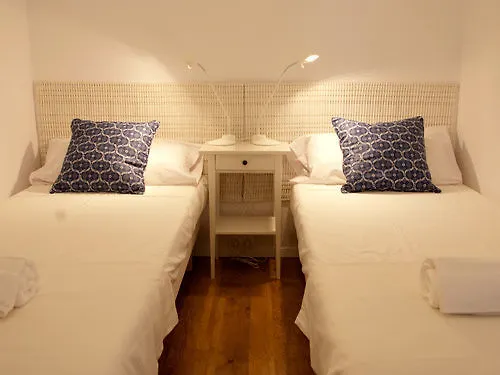 Hotell Bed And Beach Barcelona